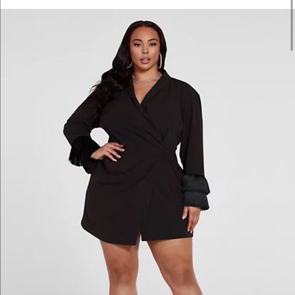 Black feathered sleeves blazer dress